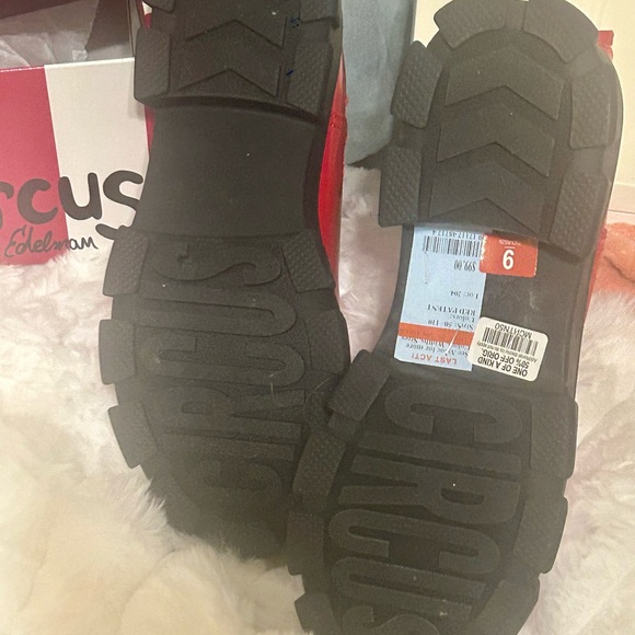 NIB Circus by Sam Edelman Glossy Patent Red Ankle Chelsea Boots - Picture 2 of 5